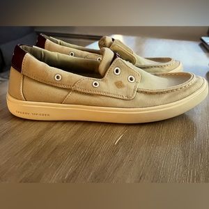 Sperry Men's Outer Banks 2-Eye Boat Shoe in washed khaki size 8.5